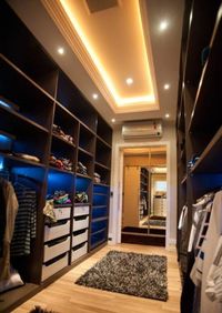 Большая открытая гардеробная комната с комбинированным наполнением Химки