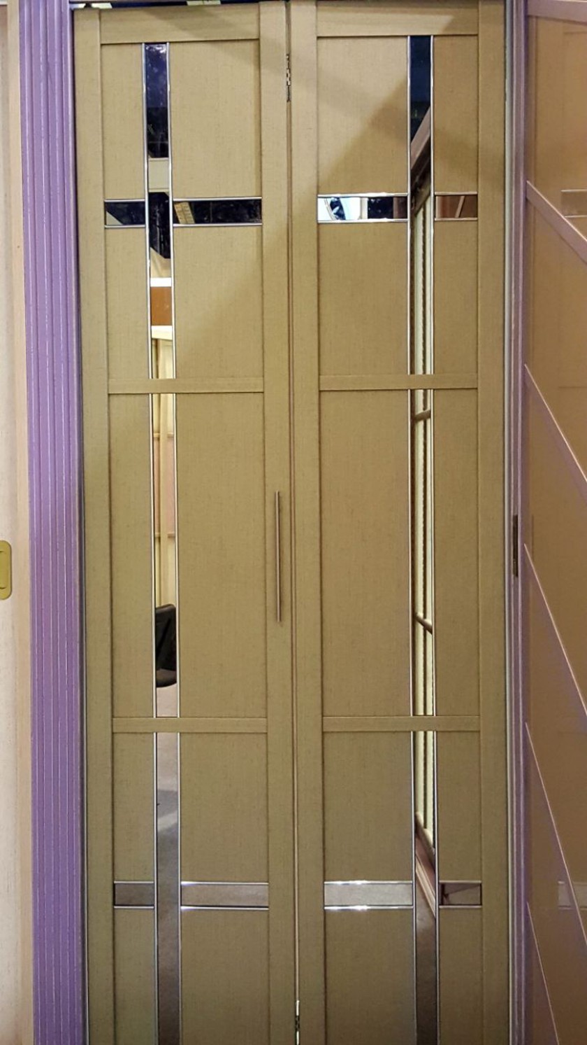 Двери гармошка шпонированные с зеркальным декором Химки