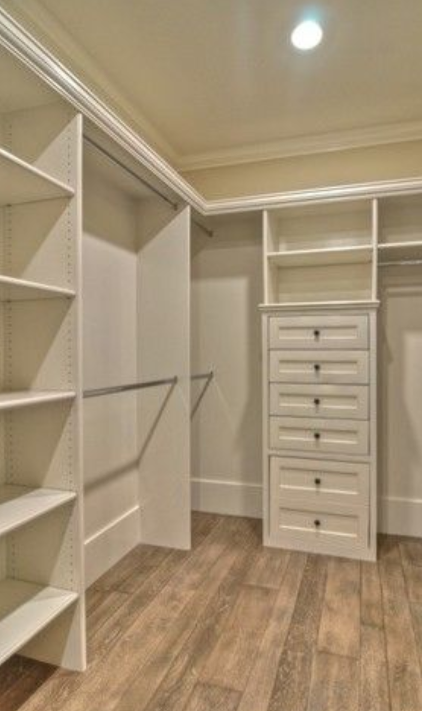 Г-образная гардеробная комната в белом цвете Химки