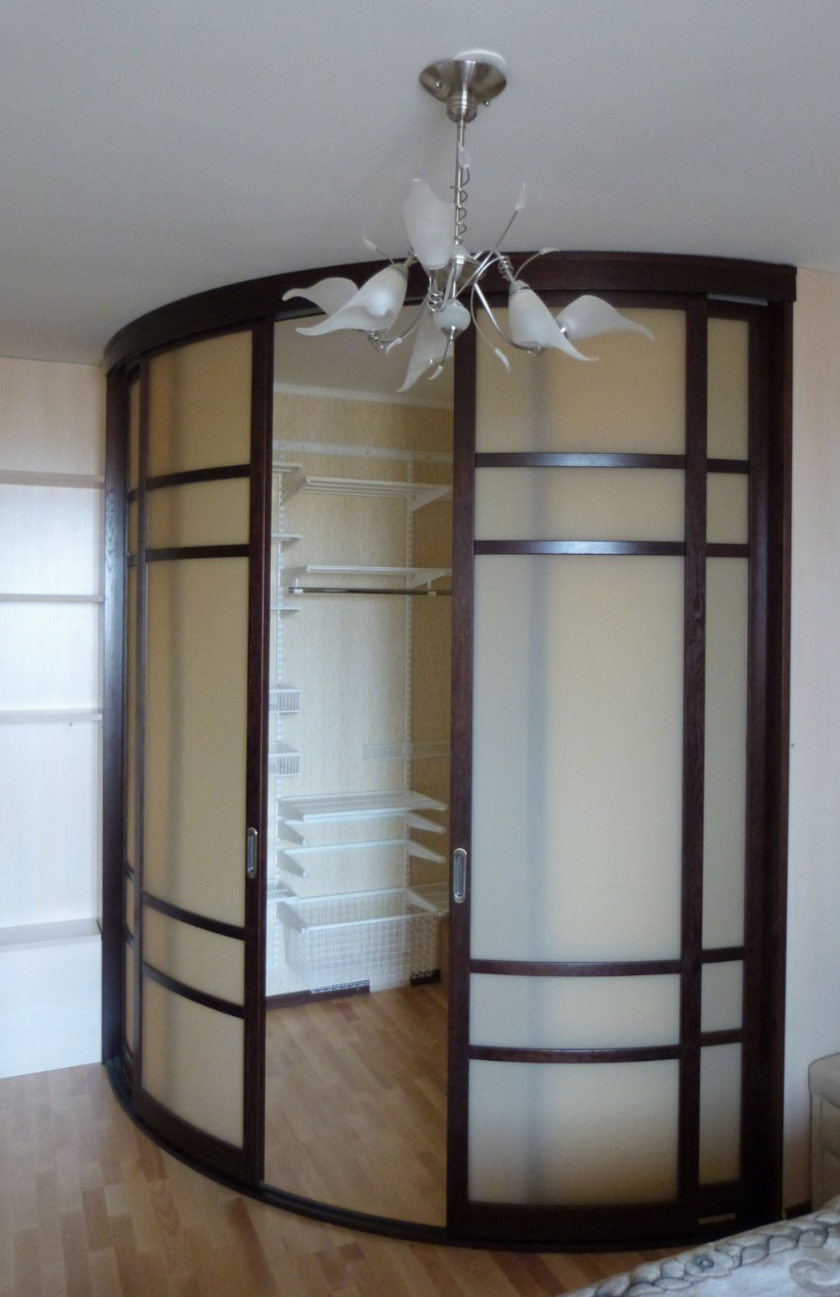 Радиусная полукруглая угловая гардеробная комната Химки