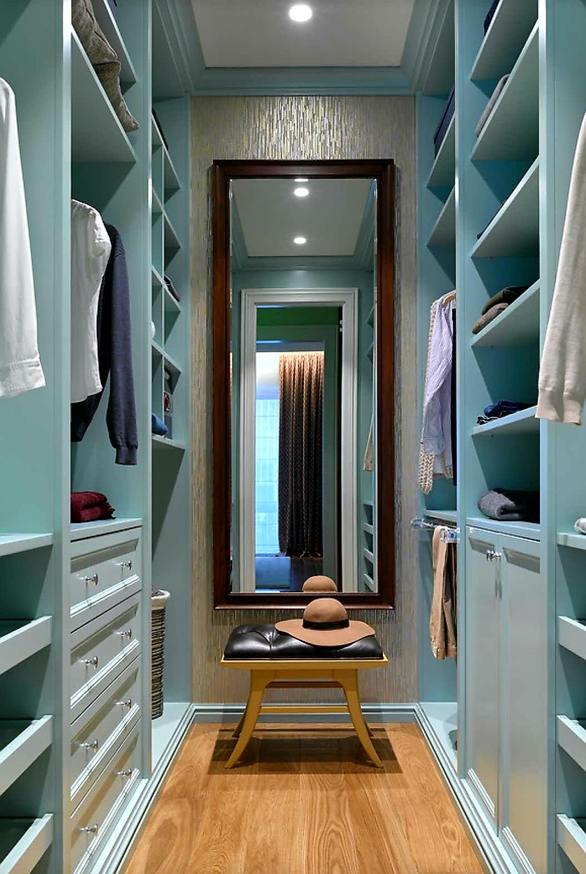 Параллельная гардеробная комната с большим зеркалом Химки