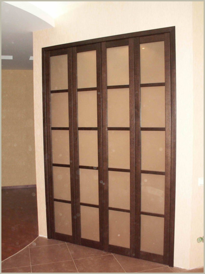 Двери гармошка с матовым стеклом и накладными разделителями Химки