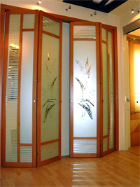 Двери гармошка с матовым рисунком цветок Химки